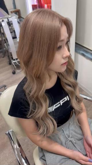 ロング カラー hairs 897のヘアスタイル