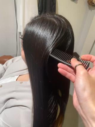 このツヤ感の柔らかさ、なめらかな手触りをだすために、様々な成分をこだわって施術しています