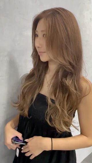カラーは透明感のあるベージュに
髪の毛の印象が柔らかくなります
#ハイトーンベージュ#透明感カラー#グレージュ