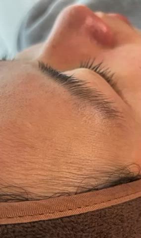 スキンケアフェイシャルWAX
レーザーでは処理できない産毛。
waxで古い角質と産毛を取り除くと
お肌がトーンアップしくすみ抜けします。
ここで美容成分が浸透しやすい状態になっているので
スペシャルケアをすると美肌の土台ができあがります。