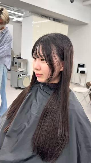 セミロング 割れない顔まわり× 小顔補正レイヤー難波のヘアスタイル