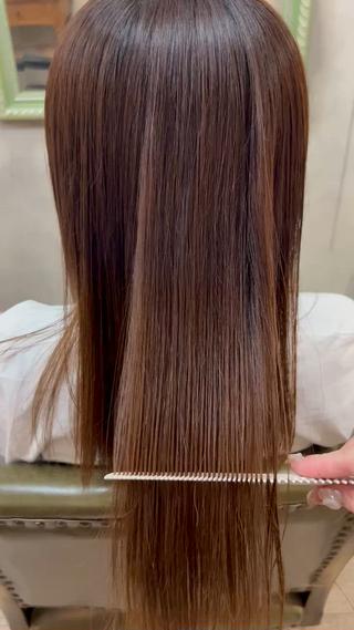 酸性ストレート
髪質が柔らかく仕上がるので昔のようなストレート
かけました感がないです!
艶が出やすくアイロンの温度を調節をするため
限りなくダメージレスで施術を行うことが出来ます!