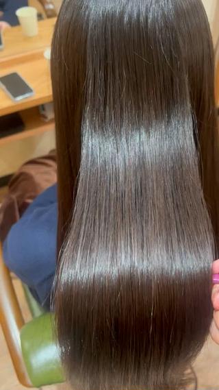TAI透明カラー 柔らかい縮毛矯正のヘアスタイル