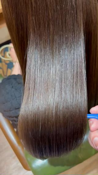 TAI透明カラー 柔らかい縮毛矯正のヘアスタイル