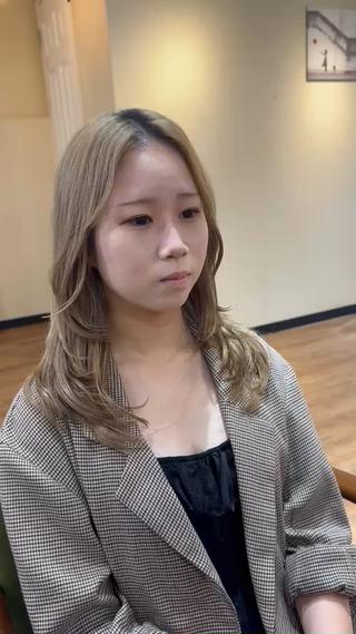 ロング TAI透明カラー 柔らかい縮毛矯正のヘアスタイル