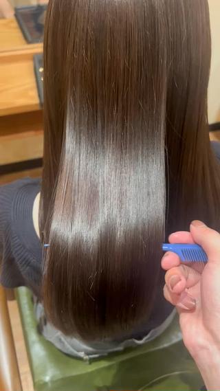 ロング TAI透明カラー 柔らかい縮毛矯正のヘアスタイル