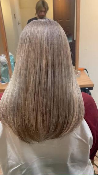 ロング カラー TAI透明カラー 柔らかい縮毛矯正のヘアスタイル