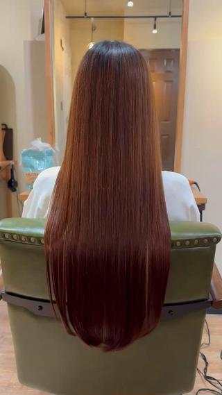 ロング TAI透明カラー 柔らかい縮毛矯正のヘアスタイル