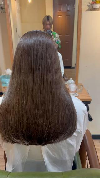 ロング カラー TAI透明カラー 柔らかい縮毛矯正のヘアスタイル