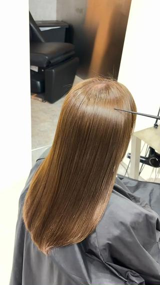 透明感フルカラー×髪質改善リンゴ幹細胞TR
赤みを抑えた透明感カラーと、リンゴ幹細胞培養液由来成分配合の髪質改善トリートメント。乾燥やダメージをケアしながら、毛先まで艶のあるまとまり髪へ。カラーの色味をより綺麗に見せたい方、パサつきや広がりが気になる方におすすめです