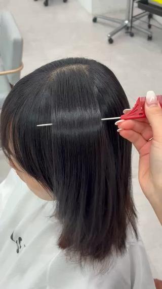 根元のみ縮毛矯正
手触りは柔らかくツヤツヤな仕上がりになります 