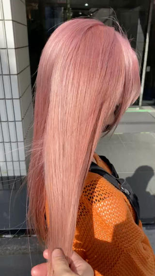 ブリーチ2〜3回ベースからできるホワイトピンク
すでにブリーチされてる髪の方はこちらのメニューから
黒髪や茶髪から希望の方は高明度のトリプルカラーのメニューからのご予約がオススメです!!