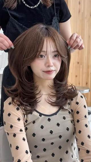 ミディアム かなこ/ミディアム レイヤー/ワンカールのヘアスタイル