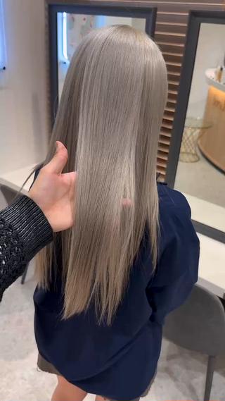 セミロング カラー Aster 店長 れおんのヘアスタイル