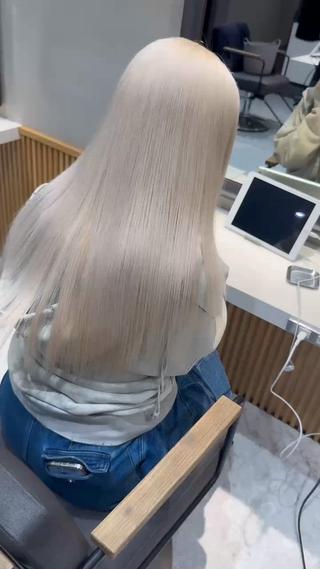 セミロング カラー Aster 店長 れおんのヘアスタイル