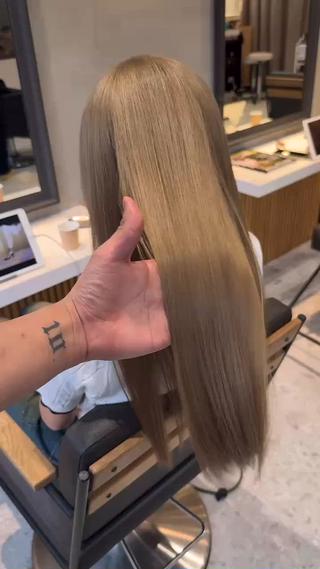ロング カラー Aster 店長 れおんのヘアスタイル