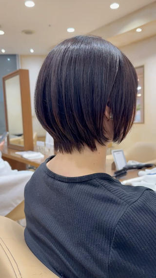 ショートボブ
骨格、お顔立ちに合わせて似合うショートボブに
カットさせていただきます!
ぜひお任せください!