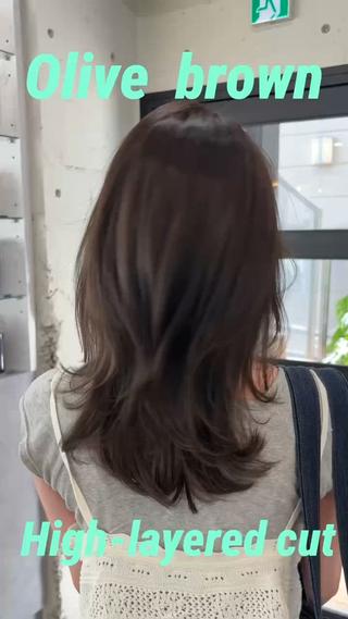 セミロング カラー Airi 韓国y2k ハイレイヤーのヘアスタイル