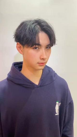 ショート パーマ メンズ 柏のセンターパート のプロ関口 柊太のヘアスタイル