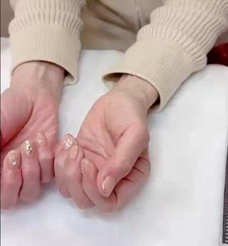 #スキンカラーネイル#キラキラネイル#スキニーフレンチ