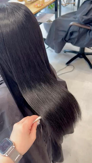 sheer greige
2週間前にした髪質改善ストレートもツヤツヤ