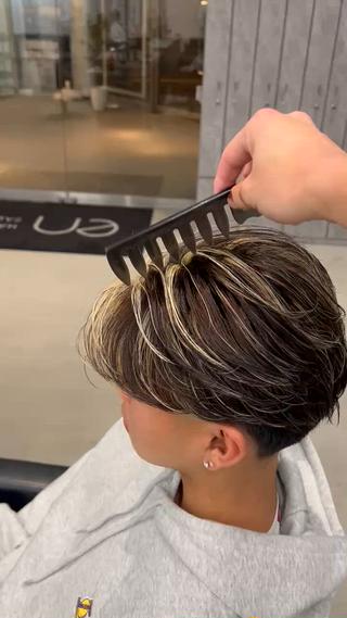 カラー メンズ 小松崎 翔太のヘアスタイル