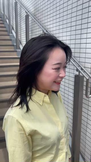 ミディアムの方でも顔周りと表面にたっぷりレイヤーを入れてあげるとかきあげた時にとてもkawaiiです️