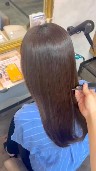 Aujua 2step トリートメント
お客様一人ひとりの髪質やお悩みに合わせて、必要なケアを選定。
髪にしっかり潤いを補給し、ツヤとまとまりのある扱いやすい髪に仕上げました
こんな方におすすめ
髪のパサつきが気になる方
乾燥してまとまりにくい方
ツヤのある髪にしたい方
しっとり潤いのある髪を目指したい方
自分の髪質に合ったケアをしたい方
髪質に合わせたケアで、触れたくなるようなツヤ髪に