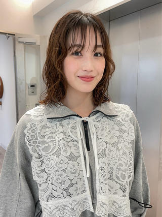 前髪はあえてかけないラフさ
巻かなくてもお洒落hair