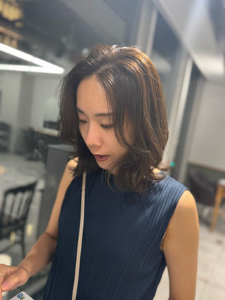 "何度染めても納得いくカラーにならない"そんな方はぜひお任せください
.
毛髪強化、トリートメントを含んだケアカラーでカラーの時から髪の毛をケアできます◎
.
経験と豊富な知識から必ず満足いただける仕上がりをお約束します♡
.
独自の選定で赤みを消して規定があったり、社会人でもカラーを楽しみにできるような透明感カラーをお約束します!
ブリーチなし/赤み消しカラー/オリーブカラー/オリーブベージュ/オリーブグレージュ/グレージュ/ ブリーチなしwカラー/髪質改善/顔周りカット/前髪カット/レイヤーカット/韓国ヘア/赤み消し/ベージュ/表参道/外苑前/表参道美容室/外苑前美容室