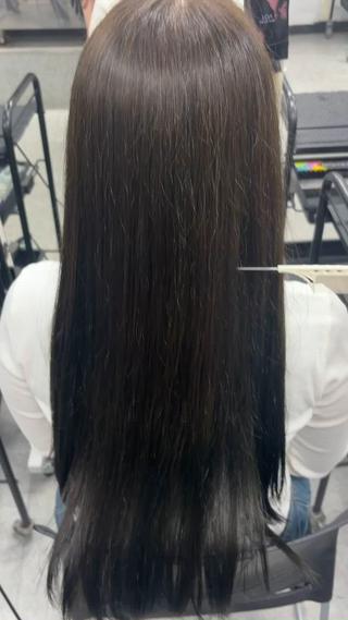 オリーブベージュ