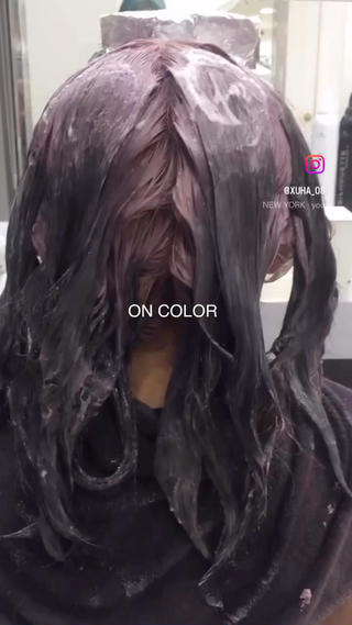 毛先の残留があってもできるハイトーン

roots colorで結んでも可愛くなるようにデザインしました♪

カットはレイヤーをしっかり入れて動きのあるスタイルに★ 