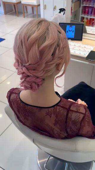 セミロング ヘアアレンジ 宮永 璃沙のヘアスタイル