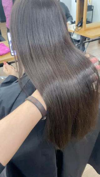 【スタイル対応可能カテゴリー】小顔ヘアー/イルミナカラー/ハイトーンカラー/グラデーションカラー/簡単スタイリング/厚めバング,ローライト,スリークボブ,外ハネボブ,アッシュブラウン,ネオウルフ,毛先パーマ,ことりベージュ,ウォーターフォール,マニッシュショート,黒髪,大人かわいい,ボブ,結婚式,前下がり,斜めバング,アシンメトリー,伸ばしかけ,大人ボブ,センターパート大人かわいい/流行/20代/30代/40代/艶カラー#韓国#ホワイトベージュ#ラベンダーアッシュ#アッシュグレージュ#ブラックグレージュ#ブラックグレー#アッシュグレージュ#アッシュベージュ#アッシュブラック#ヨシンモリ#韓国ヘア#オリーブベージュ#ワンホンヘア#ワンカール#髪質改善#韓国風#ヨシンモリ#エギョモリ
