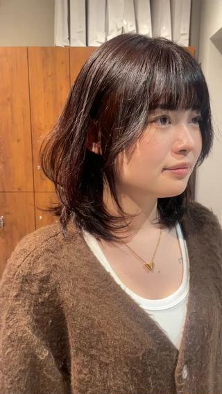 ミディアム 海外レイヤー/赤み 消しカラー/上原聖奈のヘアスタイル