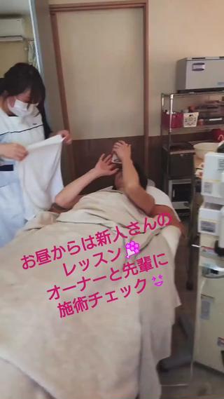 新人スタッフです♪アタフタしながら毎日お勉強し
お客様に最新美容わお届けします