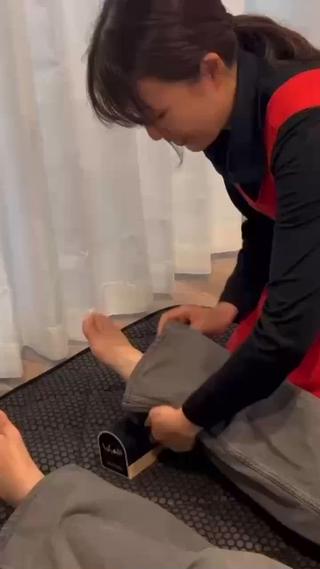 多くの方が気になる『脚痩せ』
下半身ってなかなか落ちないですよね。
そんな方に朗報!
なかなか落ちないって思ってる脚のお肉ですが、
お肉というよりは浮腫みの人がほとんど!
しっかり芯から温めて浮腫みを抜いてあげる事でスッキリします!
是非是非お試しあれ