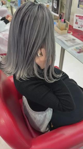 シャドウルーツ
ブリーチ2回は必要になります。
1日ではこのトーンまであげるのは難しいのでご了承下さい