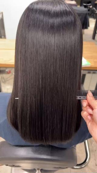 艶髪ストレート
広がり・うねり・パサつきをしっかり改善◎
自然な丸みを残した縮毛矯正で、毎朝のお手入れも楽になります♪
ダメージを抑えた施術
乾かすだけでまとまる髪へ
自然な柔らかストレート
ご予約お待ちしております