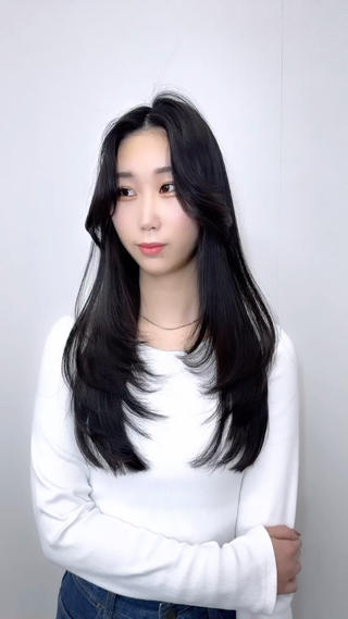 ザクザクレイヤー
巻かなくても決まるレイヤーカット
白玉効果の透けるグレージュカラー
髪質改善
酸性縮毛矯正
バイカルテトリートメント