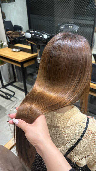 縮毛矯正でサラ艶ストレートに♡
+2,000円で熱ダメージを軽減するトリートメントもオススメです