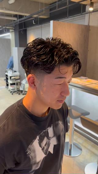 ショート パーマ メンズ 山本 莉人のヘアスタイル