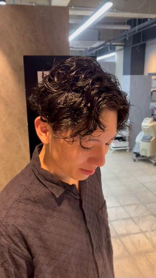 ショート パーマ メンズ 山本 莉人のヘアスタイル