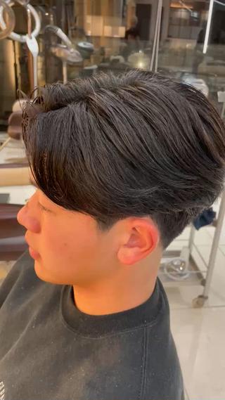 今大人気の毛流れフェザーパーマ!