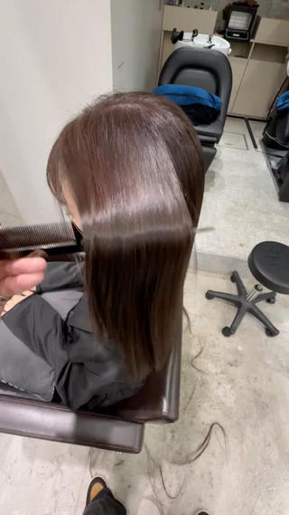 顔タイプ、パーソナルカラー、骨格に合わせた
あなただけの王道ヘアスタイルをご提案させていただきます♪
あなた史上最高の艶髪へ♪髪質改善、縮毛矯正の知識、技術もぜひお任せください。