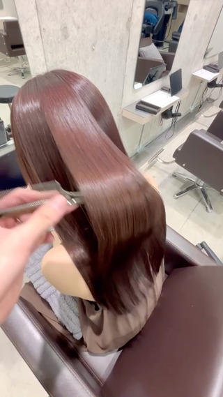 顔タイプ、パーソナルカラー、骨格に合わせた
あなただけの王道ヘアスタイルをご提案させていただきます♪
あなた史上最高の艶髪へ♪髪質改善、縮毛矯正の知識、技術はぜひお任せください。