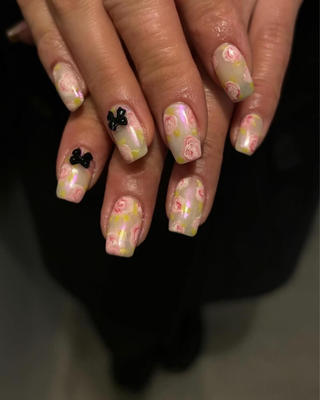 girly flower
爪だけ甘めでも可愛い〜♡