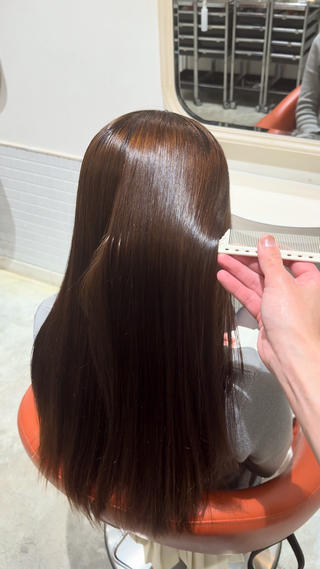 (髪にドラマを。)髪質改善ストレート
クセ毛に悩んでるけどピンピンになっちゃうの嫌な方向け