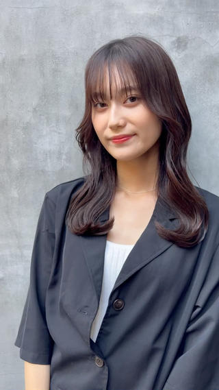 顔まわりのカットで印象とても変わります
【お気に入りしてカウンセリングでお使いください】
今まででこんなことないですか?
︎どこに行っても韓国っぽくならなかった
︎顔周りの感じが伝わったことがない
︎自分に似合う前髪が分からない
︎レイヤーカットをしてみたい
︎後れ毛を作ってみたい
.
そんな方はぜひ一度僕にお任せ下さい!!
.
綺麗な毛流れのレイヤーカット・インナーカラーが得意です♡
.
大阪心斎橋で韓国ヘアお探しの方はぜひ
(@lond.daisuke)にお任せください
.
質問などあればお気軽にDMお待ちしてます
.
お客様一人一人髪の毛の乾かし方からスタイリング方法、お手入れ巻き方全てお伝えさせて頂きます
