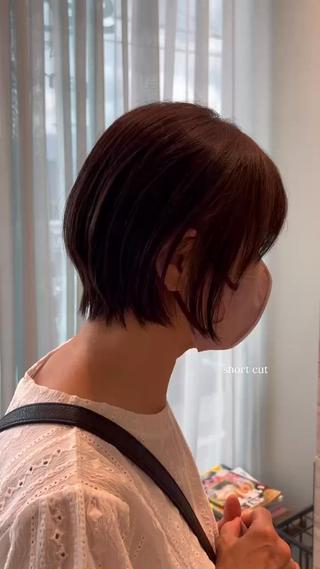 くびれショート
首元がスッキリしてるため、全体的に明るい印象に見えますバッサリカットもお任せください!